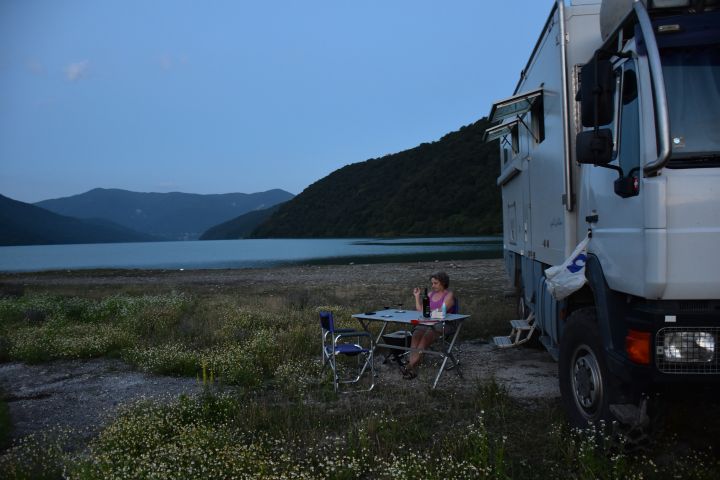 Angenehmes Bushcamp am Zhinvali Stausee