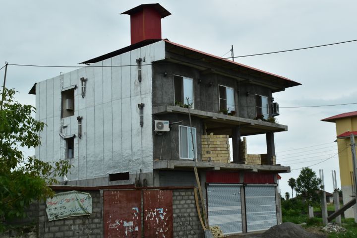 Haus im Bau, aber teilweise schon bewohnt