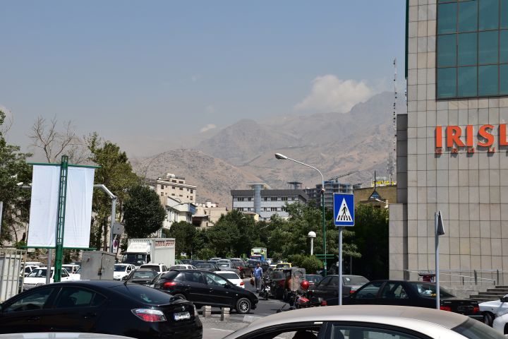 Die Berge beginnen gleich am nördlichen Stadtrand