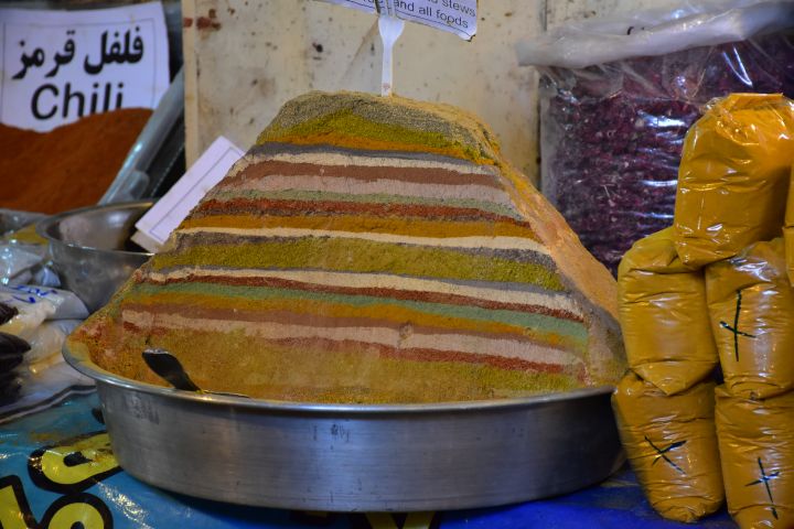 Gewürzmischung im riesigen Basar von Esfahan