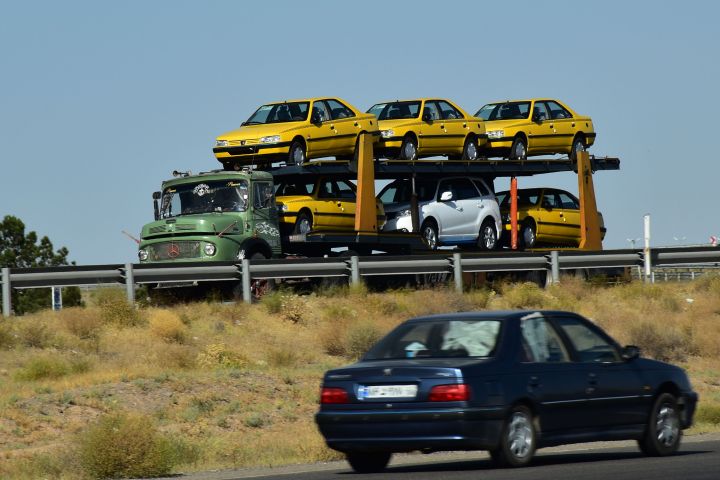 In Mashhad muss es eine Taxi-Fabrik geben