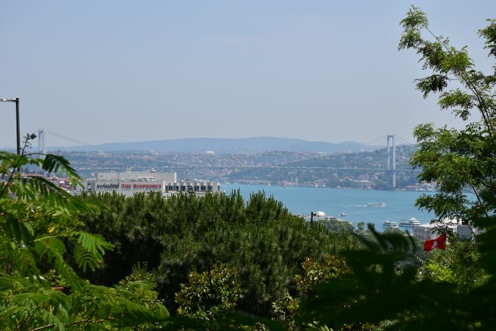Bosporus mit der gleichnamigen Brücke
