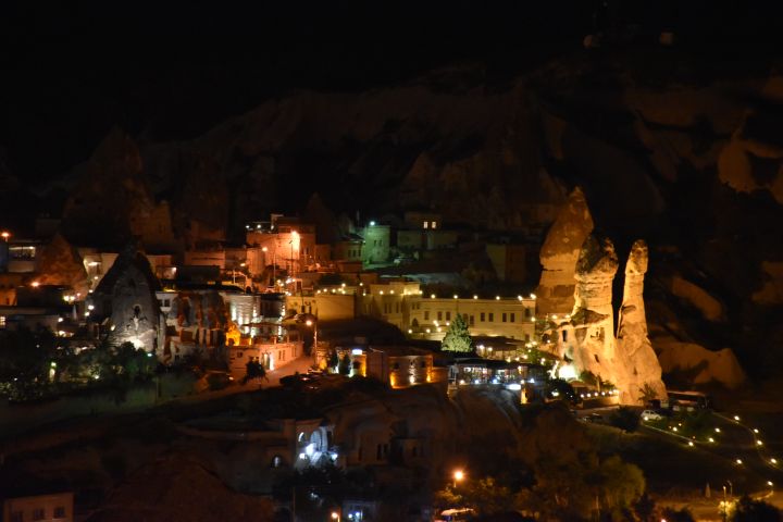 Göreme in Kappadokien bei Nacht