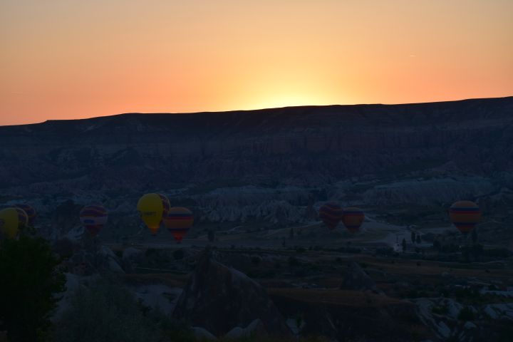 Frühmorgendliche Ballonstarts in Kappadokien