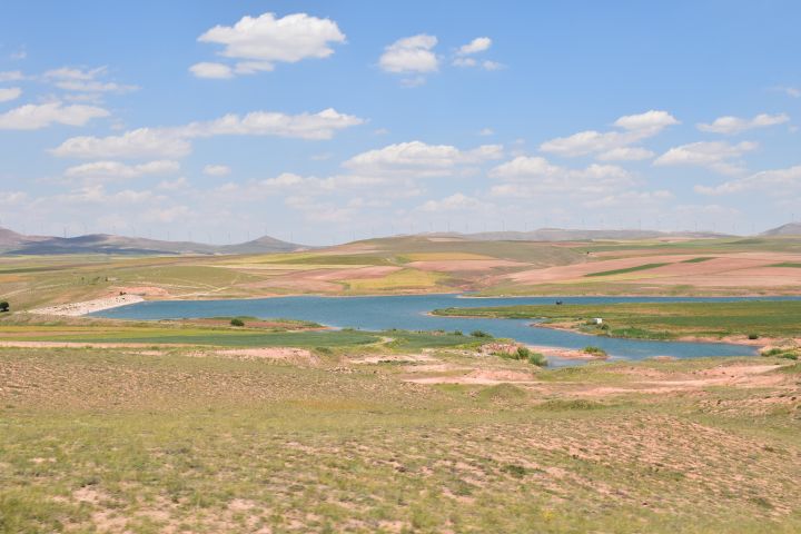 Kleiner Stausee zwischen Nevsehir und Kirsehir in Zentalanatolien