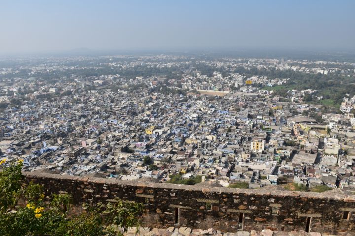 Blick vom Fort auf Chittaurgarh hinunter