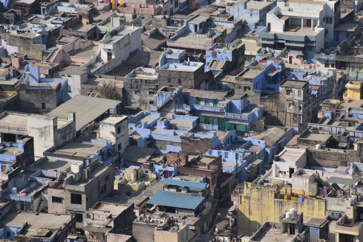 Blaue Gebäude in Chittaurgarh