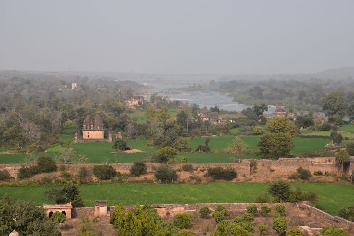 Blick vom Orchha Fort über den Betwa Fluss 