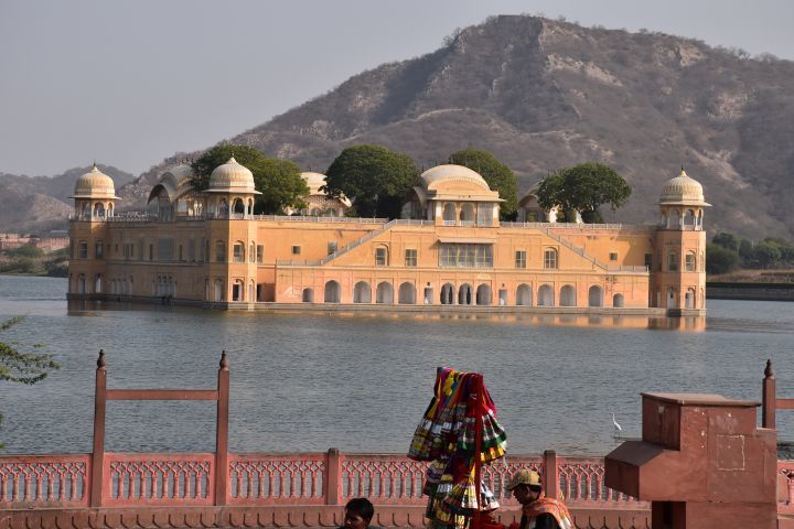 Jal Mahal (Wasserpalast) im Man Sagar Lake in Jaipur