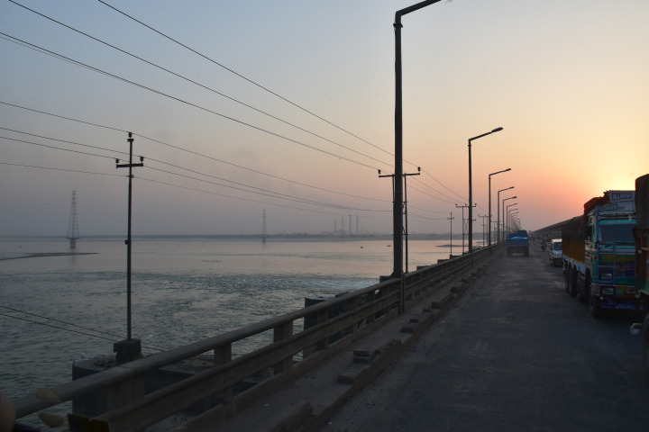 Abendstimmung auf dem Wehr über den Ganges