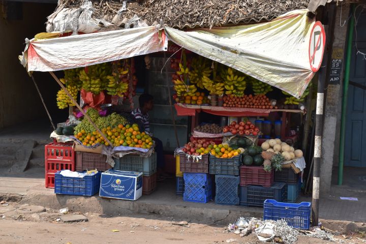 Früchtehändler in Hanuman Junction in der Nähe von Eluru, Andhra Pradesh