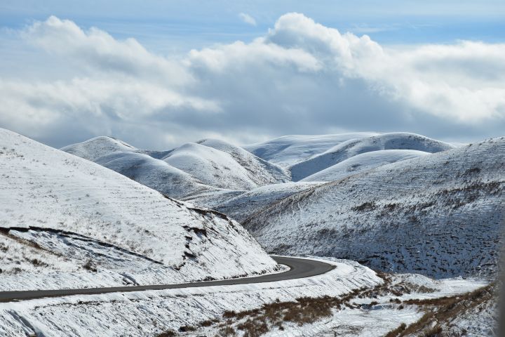 Die perfekte Strasse kurz vor dem Kyzyl-Bel Pass