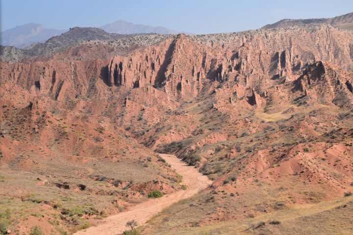 Trockener Zufluss zum Naryn bei Tasch-Komur