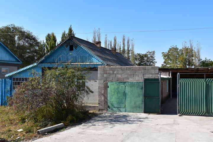 Haus am Weg nach Burana in der Nähe von Tokmok