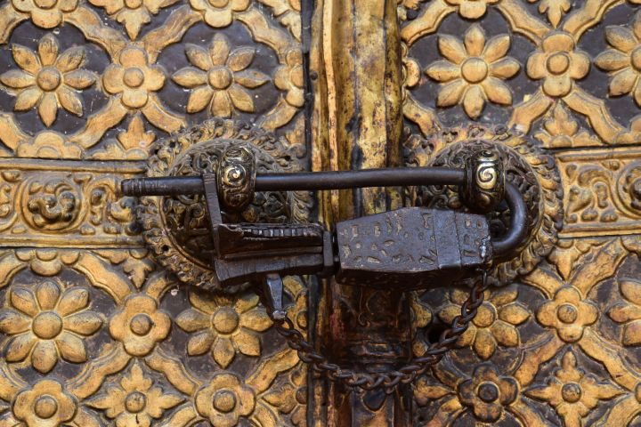 Vorhängeschloss im Mul Chowk, einem der drei Höfe des alten Königspalastes am Durbar Square in Patan