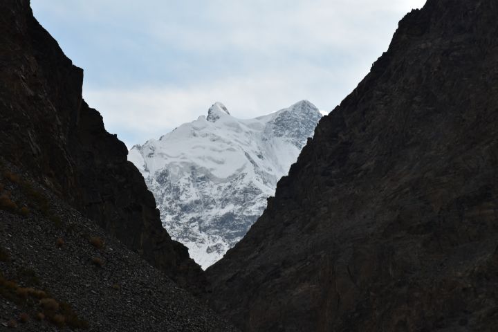 Karakorum Highway Seitenblick in ein Tal