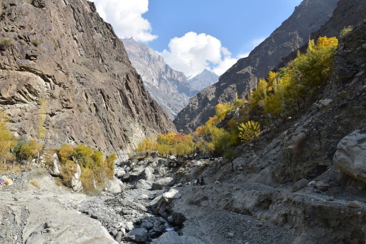 Blick in ein Seitental des Indus bei Tungas