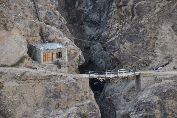 Kleinkraftwerk bei Sapsar im Indus Tal