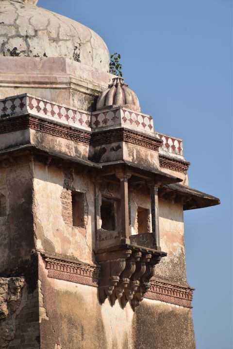 Detail des Haveli Man Singh, eines der wenigen erhaltenen Teile der Paläste im Fort