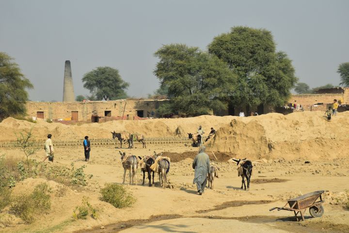 Ziegelfabrik in der Nähe von Rohtas zwischen Islamabad und Gujrat