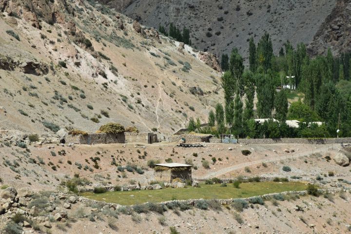 Hof bei Narvad im Iskander Tal