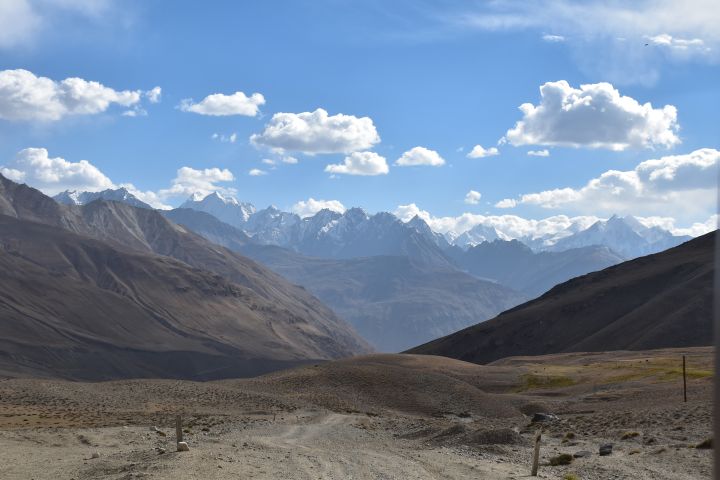 Blick aus dem Pamir Tal auf den Hindukusch