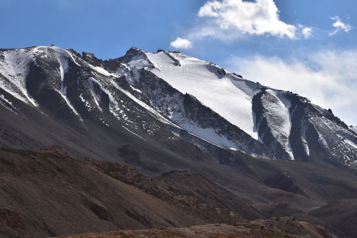 Gut 5’000m hoch: Ein Gipfel des Akbaytal Massivs