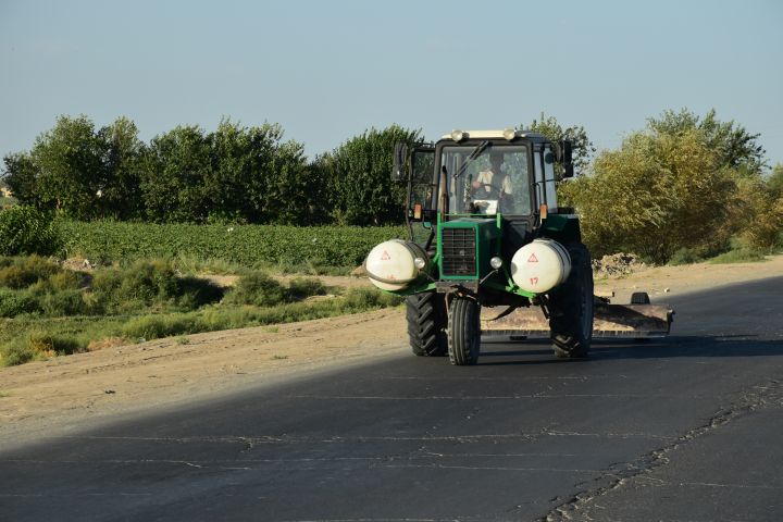 Dreirädriger Traktor speziell für die Baumwollfelder