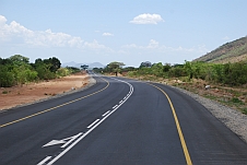 Schöne neue Teerstrasse südlich von Lubango...