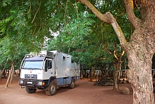 Obelix im weitläufigen Gelände bei “Chéz Monique“ in Abomey