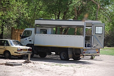 Der gesponserte “Bus“ der kommunalen Mokoroführer Genossenschaft