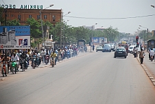 Auf Ouagadougou’s Strassen sind mehr Mobylettes als Autos unterwegs