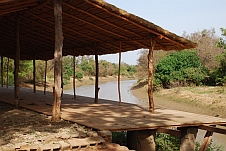 Neu gebaute Terrasse über dem Mouhoun (Schwarzer Volta) im Campement Le Kaicédra