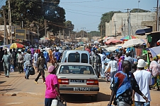 Hauptstrasse in Serekunda