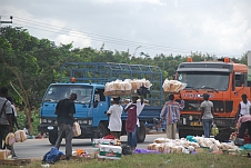 Ambulante Brotverkäufer auf der Accra-Umfahrungsstrasse
