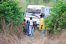 Obelix’ Räumungstrupp auf dem letzten Kilometer zu den Kambadaga-Fällen