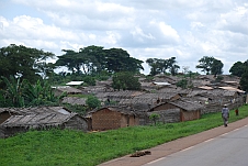 Dorf zwischen Garoua-Boulaï und Bertoua