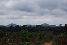 Die Berge im Hintergrund liegen schon in Angola