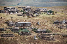 Weiler zwischen Thaba Tseka und Katse
