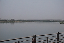 Auf der Märtyrer-Brücke über den Niger