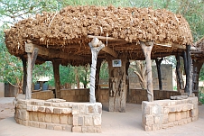 Restaurant-Pavillon im Stil eines Toguna Dogon-Versammlungshauses