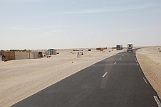 Rastplatz mit Restaurant auf halbem Weg nach Nouâkchott