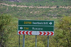 Entgegen unserem ursprünglichen Plan fahren wir hier nach Ruacana statt nach Swartbooi’s Drift