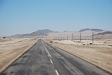 Wüstenhafte Landschaft bei Rössing auf dem Weg nach Swakopmund