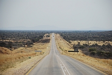 Strasse auf halbem Weg zwischen Okahandja und Otjiwarongo