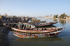 Fischerboote auf dem Senegal-Fluss bei Guet N’Dar (St. Louis)