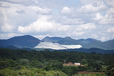 Abraumhalden von Bergwerken in der Nähe von Masvingo