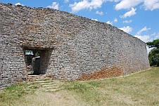 Eine andere Seite der “Great Enclosure“-Mauer