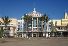 Der strandseitige Eingang zum Suncoast Casino