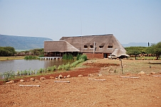 Das Hauptgebäude der Nisela Lodge